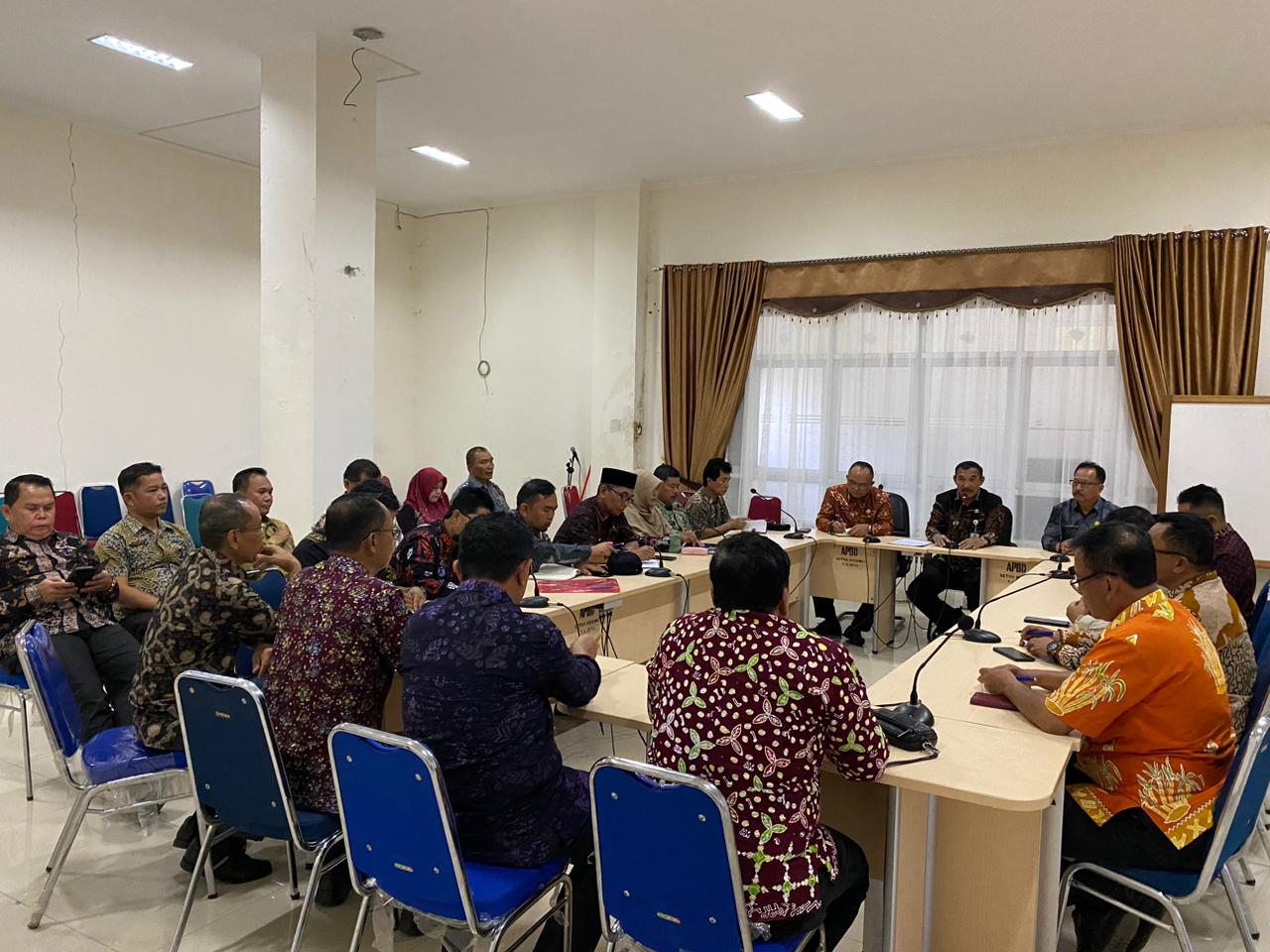 Pj. Bupati Kerinci ASRAF Pimpin Rapat Kerja Penanganan Bencana Banjir dan Longsor di Bukit Tengah IMG-20240119-WA0010