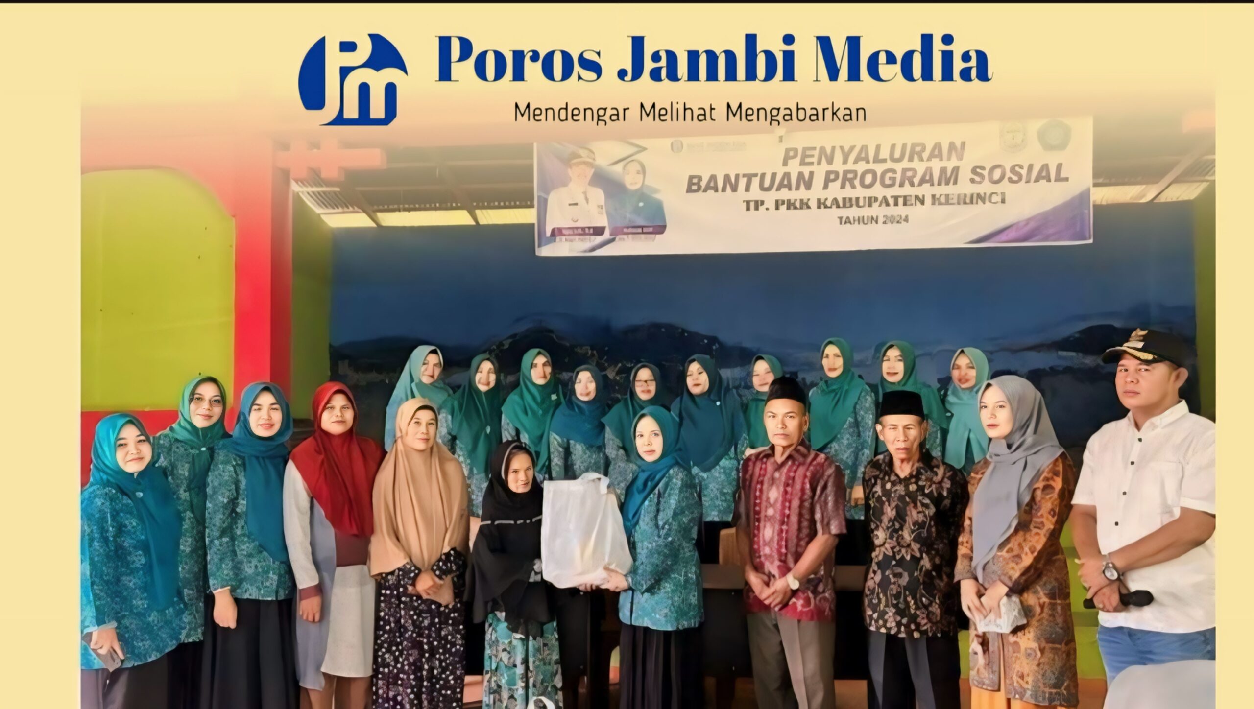 Ketua TP PKK KERINCI NY.Nurhayati asraf Salurkan bantuan Program sosial di desa Koto tuo Ujung pasir 1712152026245