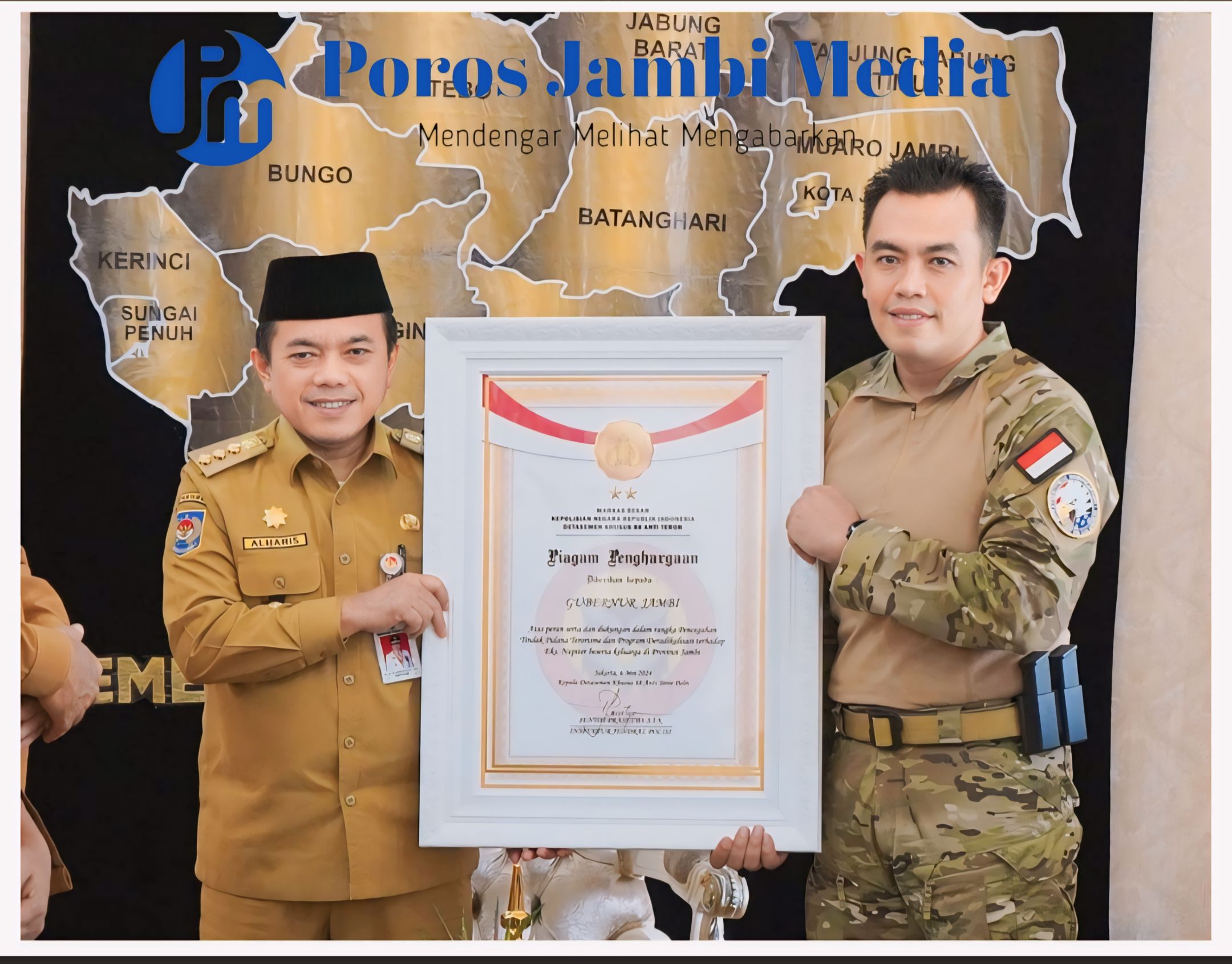 Gubernur Al Haris Terima Penghargaan dari Densus 88, Berperan Dukung Pencegahan Terorisme dan Deradikalisasi Eks Napiter 1715581526573