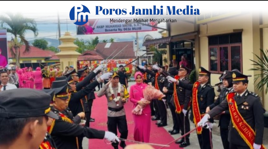 Resmi Jabat Kapolres Kerinci, Kedatangan AKBP Arya Tesa Brahmana Disambut Tarian dan Pedang Pora Screenshot_2025-01-16-10-33-54-11_dba69a5e82e939c3ddef13f99a115ca3