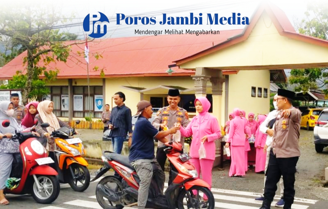Sebagai bentuk kepedulian, Polsek air hangat beserta Bayangkari bagikan ratusan Takjil Screenshot_2025-03-12-21-54-23-24_dba69a5e82e939c3ddef13f99a115ca3