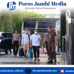 Gubernur Riau Abdul Wahid Dibawa ke KPK Usai Terjaring OTT, Diduga Terkait Dugaan Suap Proyek Daerah Screenshot_2025-11-04-18-44-59-56_dba69a5e82e939c3ddef13f99a115ca3