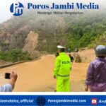 Sempat lumpuh total Polres kerinci Lakukan Pengaturan jalan di Lokasi Longsor Km 20 Sungai Penuh–Tapan Screenshot_2025-11-27-12-55-47-15_dba69a5e82e939c3ddef13f99a115ca3